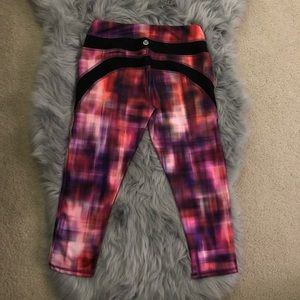 CROPPED LULULEMON YOGA PANTS/LEGGINGS